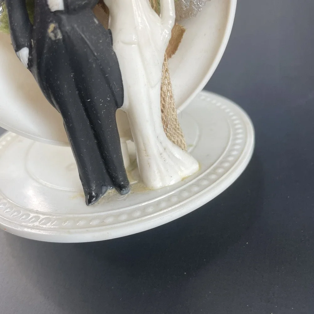 1940s Wedding Cake‎ Topper Bride Groom Bell Ribbon White Plastic Couple VTG